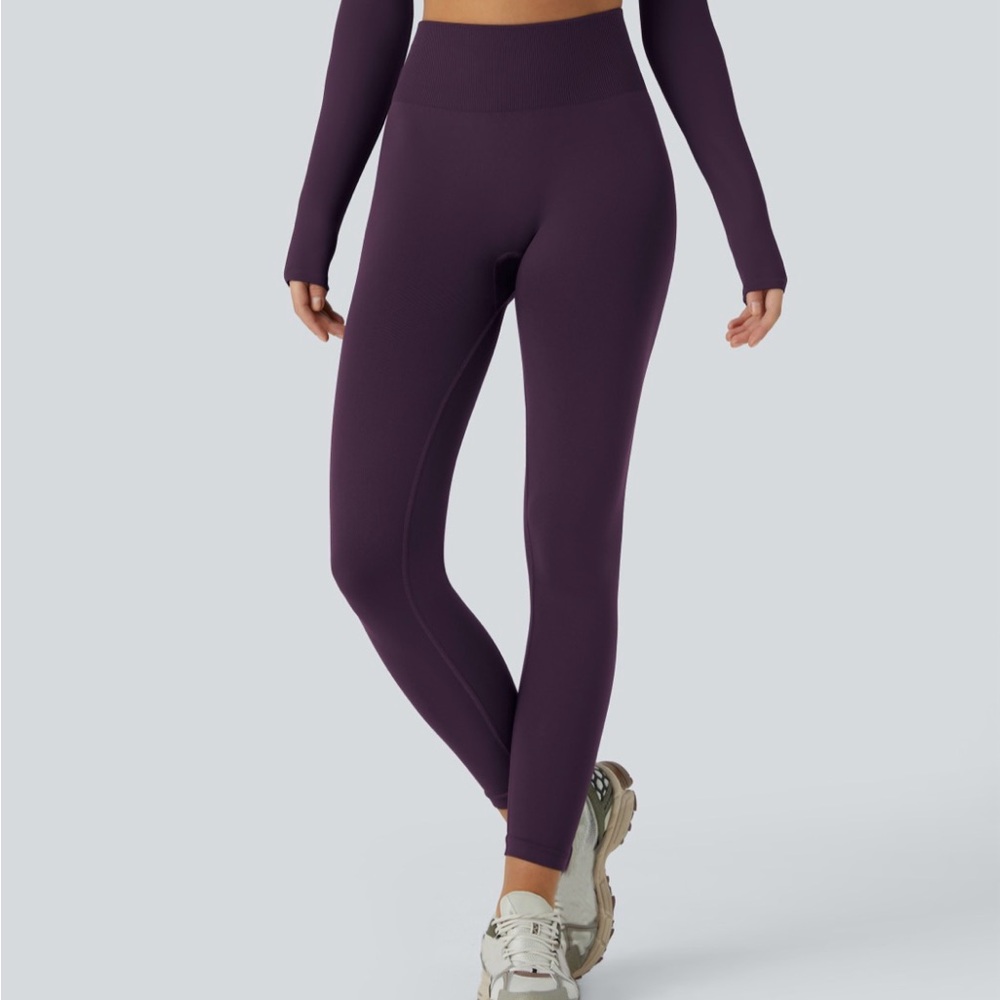 HALARA
Seamless Flow Mid Rise Tummy Control Butt Lifting Yoga 7/8 length legging
